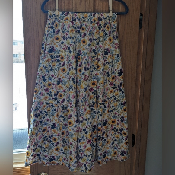 Old Navy Tiered Floral Midi Skirt in Yellow - Picture 4 of 6